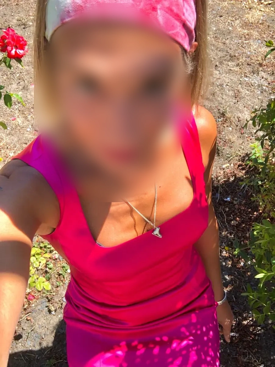 Trans soumise cherche dominant à Fréjus